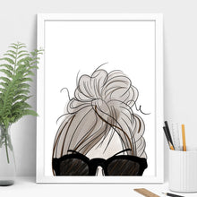 Load image into Gallery viewer, messy bun girl
